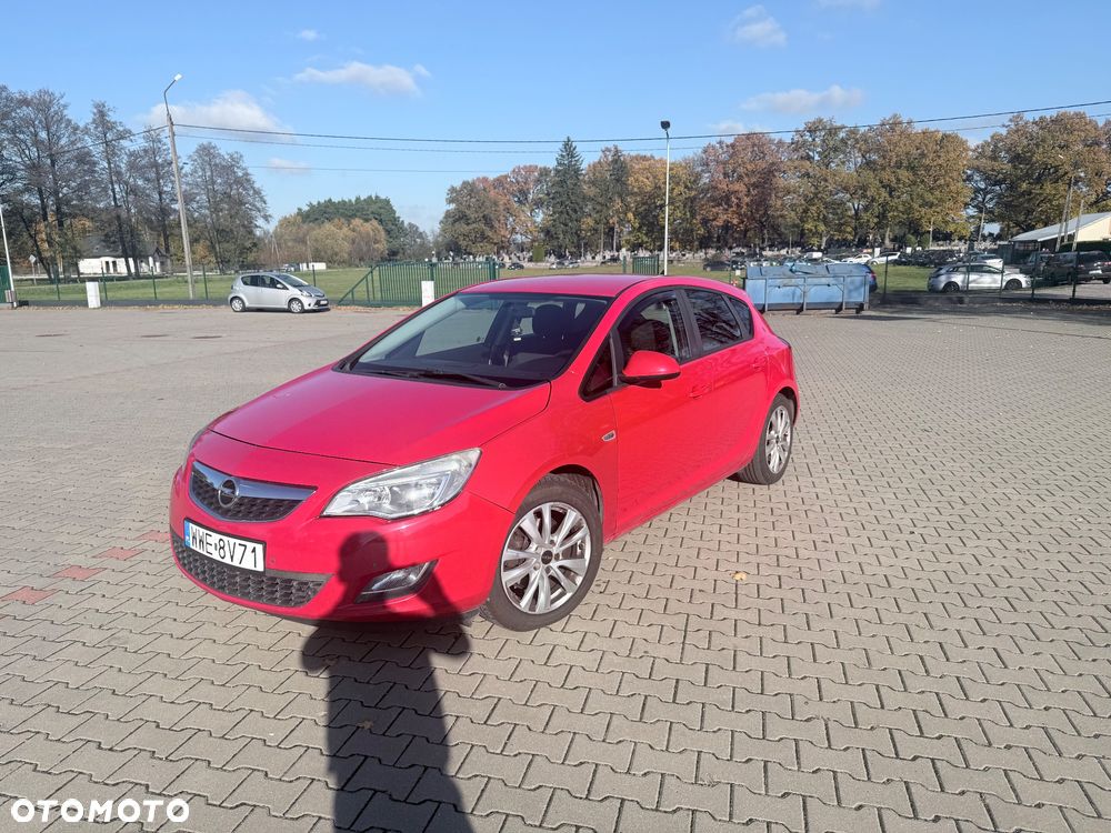 Opel Astra 2010 photo 2