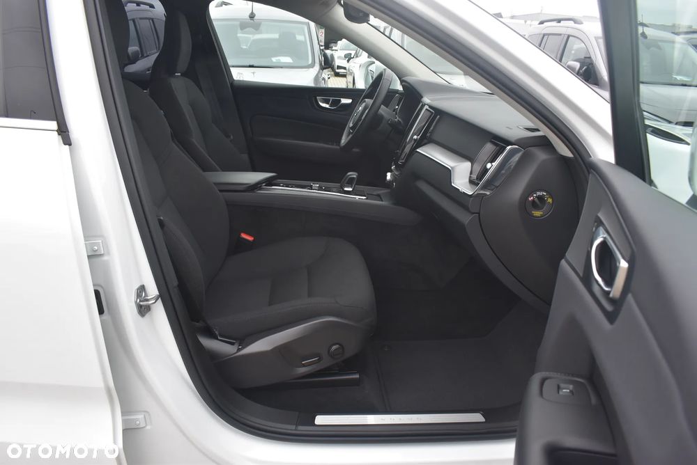 Volvo XC 60 B4 B Momentum Pro - 18