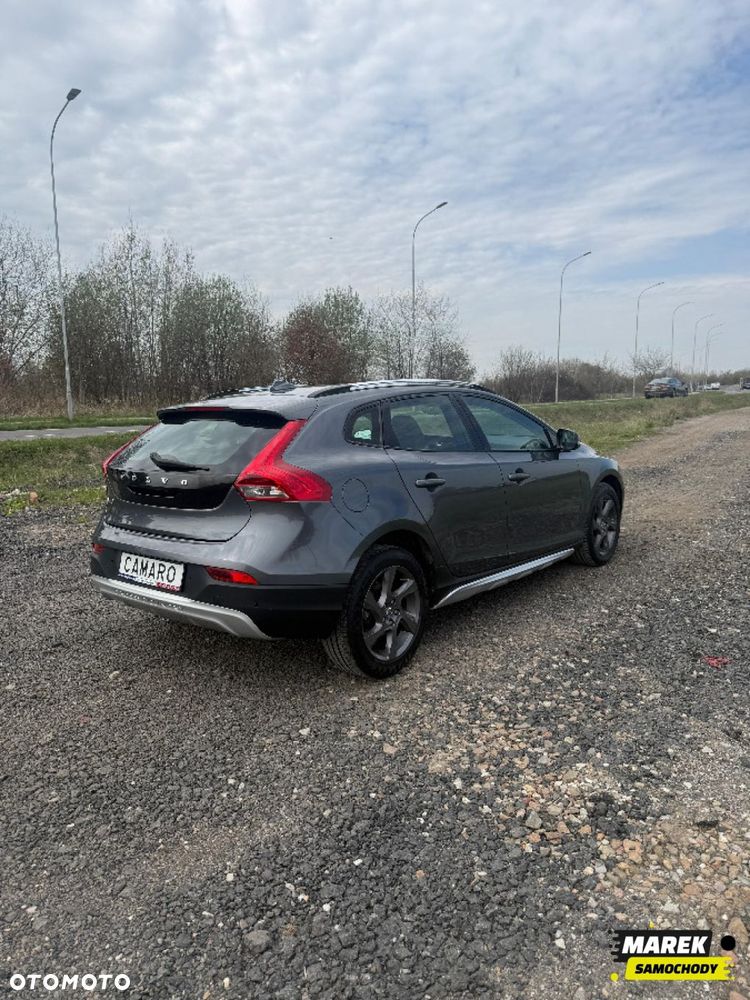Volvo V40 Cross Country - 4