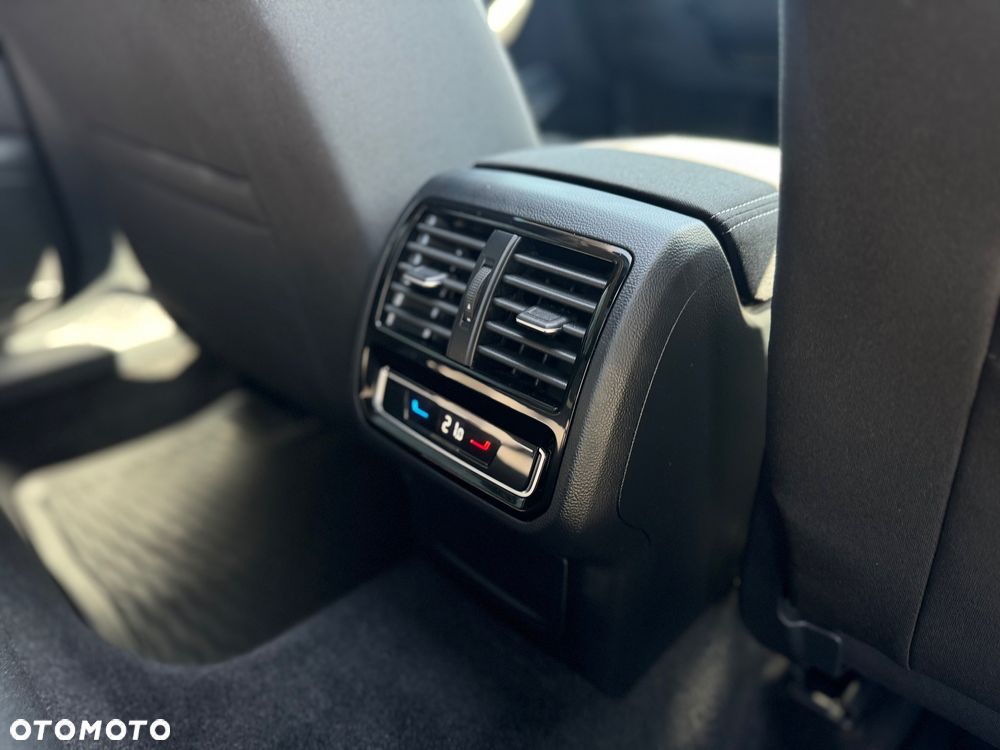 Volkswagen Passat - 33