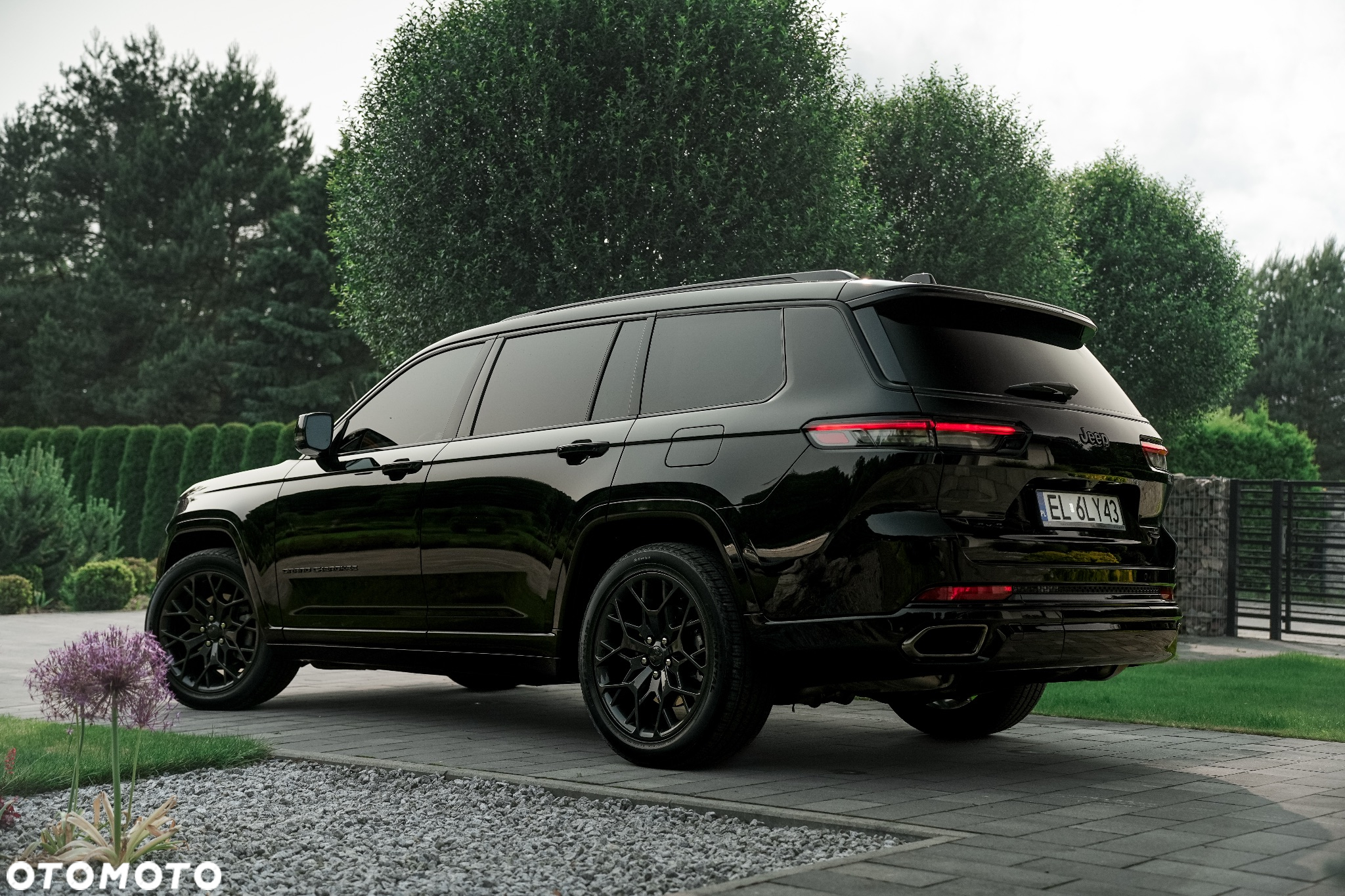 Jeep Grand Cherokee - 38