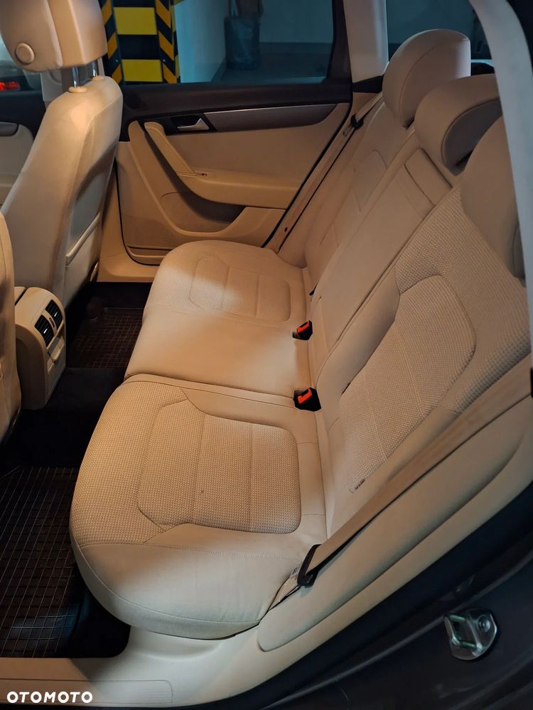 Volkswagen Passat 2.0 TDI Comfortline - 5