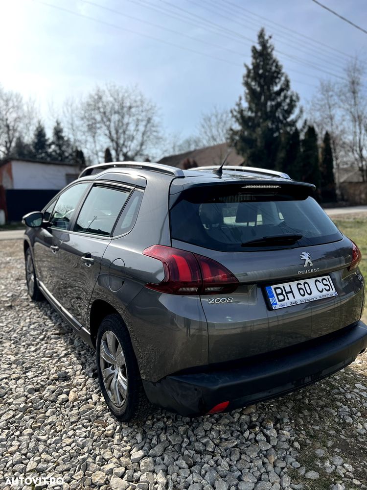 Peugeot 2008 1.2 L PureTech STT EAT8 Allure - 4