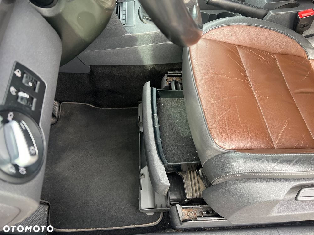 Volkswagen Touran 2.0 TDI DPF BlueMotion Technology Comfortline - 34