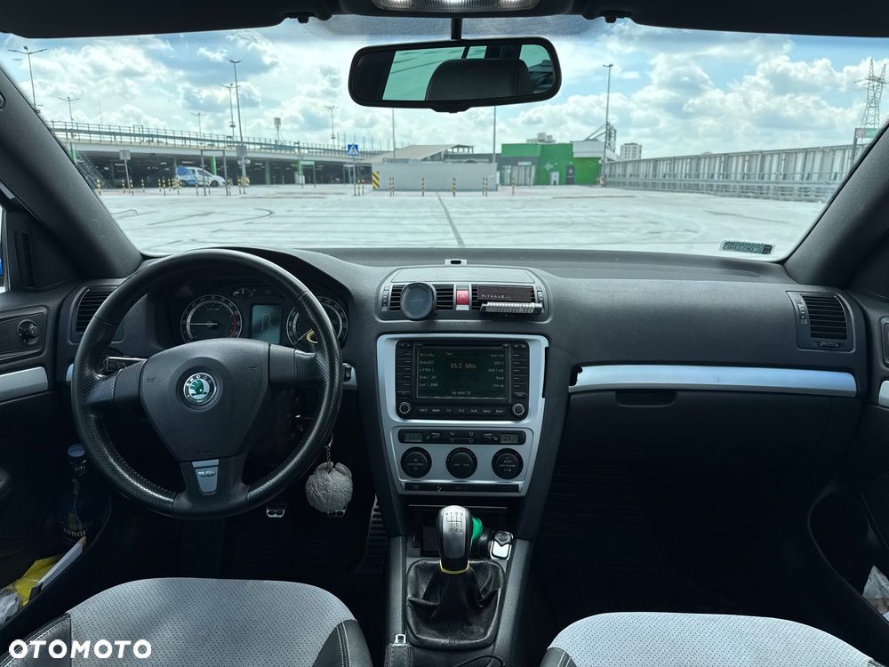 Skoda Octavia 2.0 TDI CR DPF RS - 8