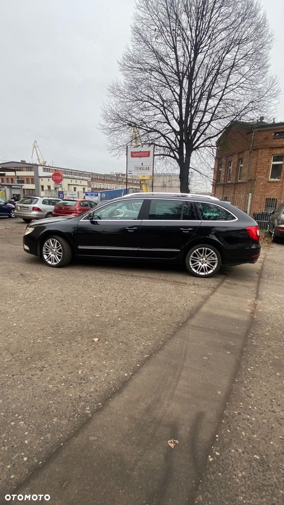 Skoda Superb 2.0 TDI DSG FAMILY - 9