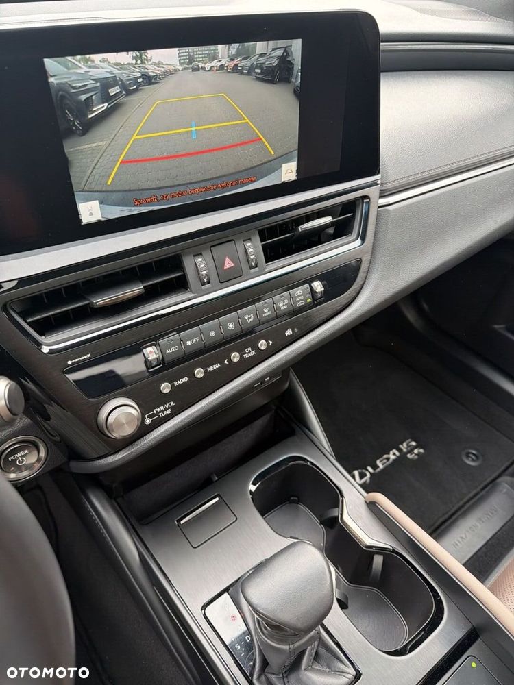 Lexus ES 300h Business Edition - 14