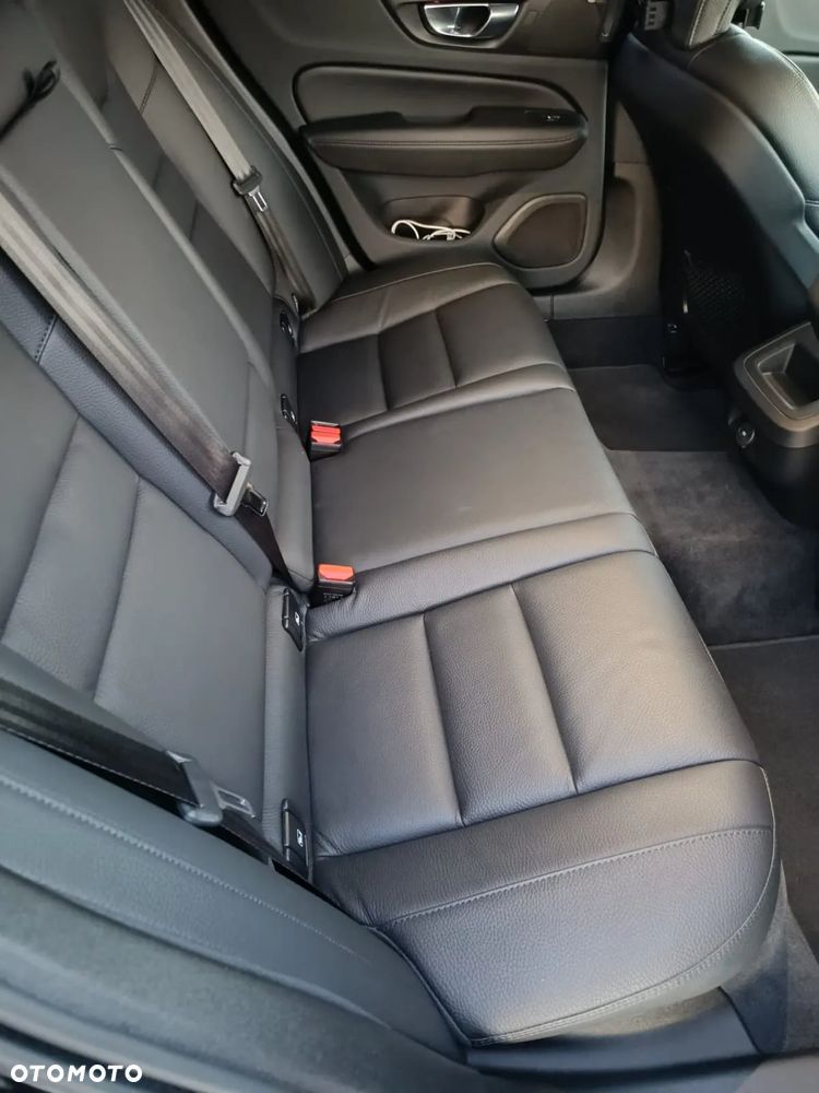 Volvo V60 B4 D Plus Dark - 32
