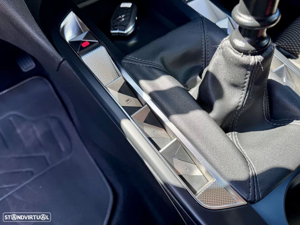 DS DS3 Crossback PureTech 100 MONTMARTRE - 20