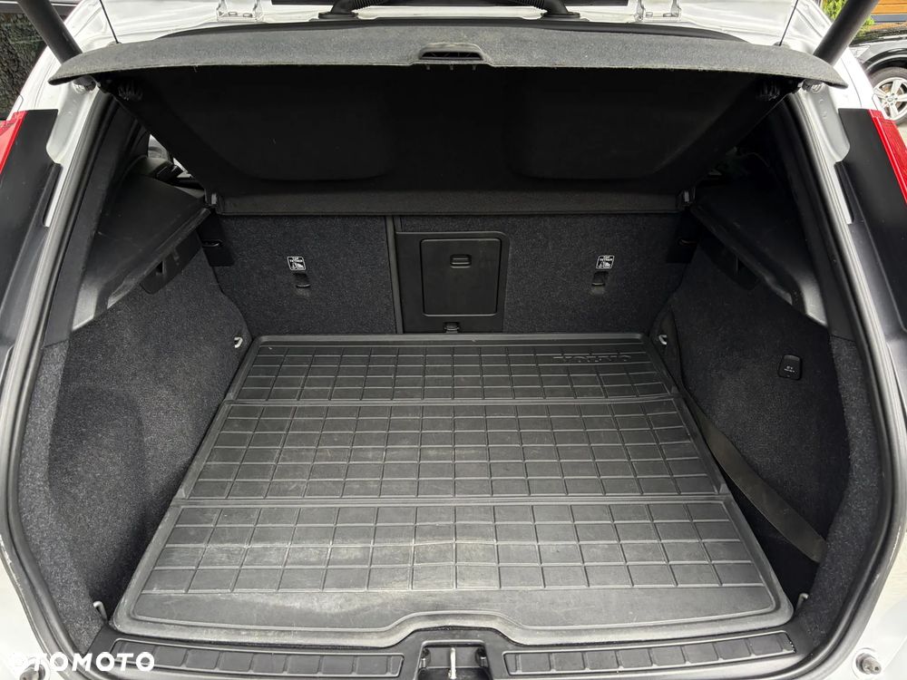 Volvo XC 40 T4 Geartronic Momentum Pro - 34