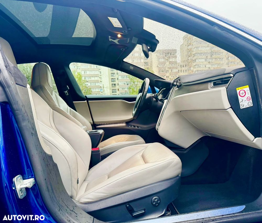 Tesla Model S - 12