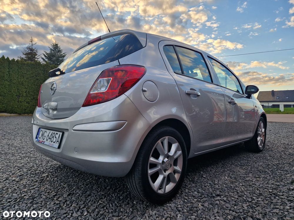 Opel Corsa 1.2 16V Essentia S&S - 8