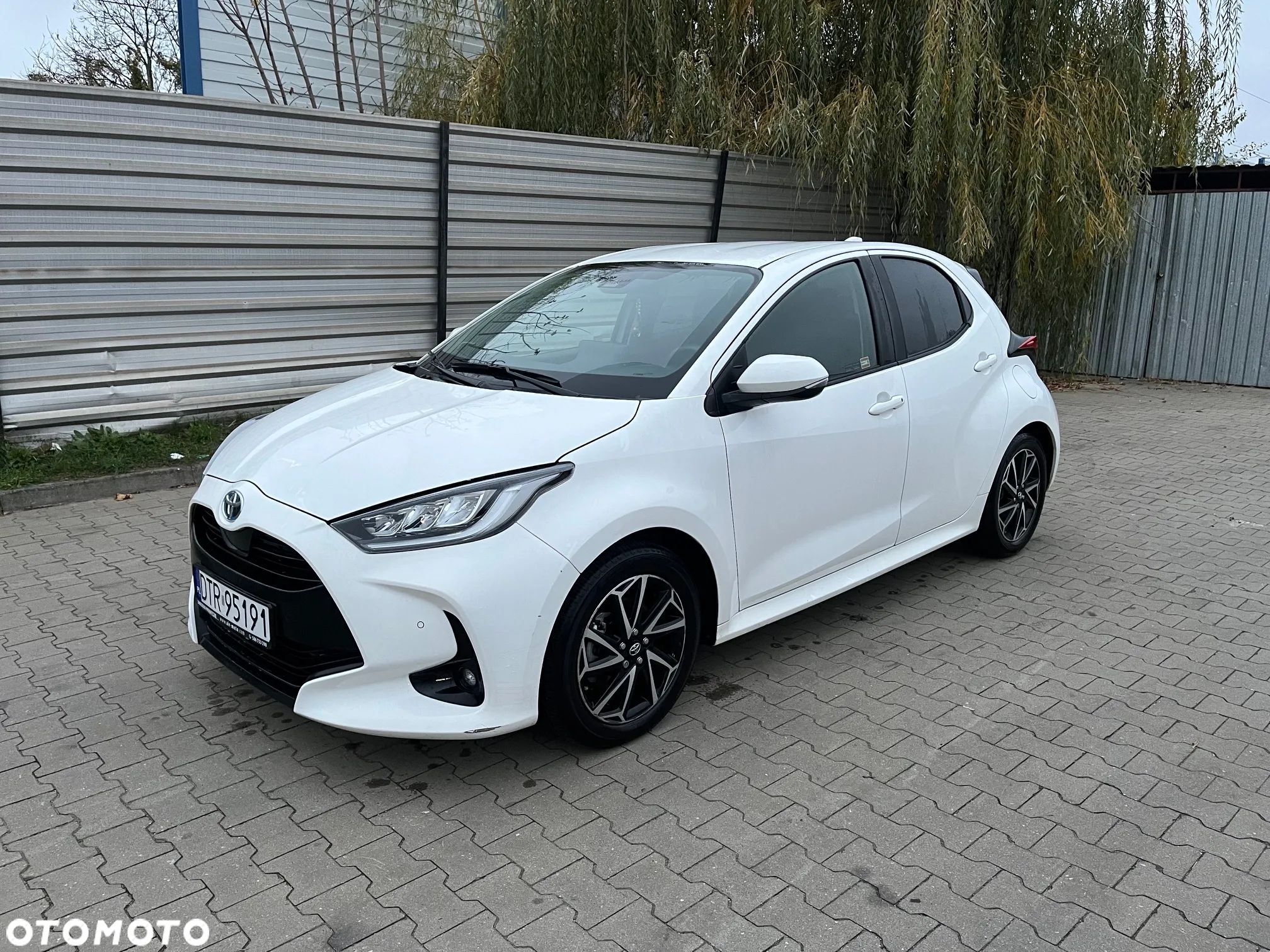 Toyota Yaris Hybrid 1.5 Comfort - 1