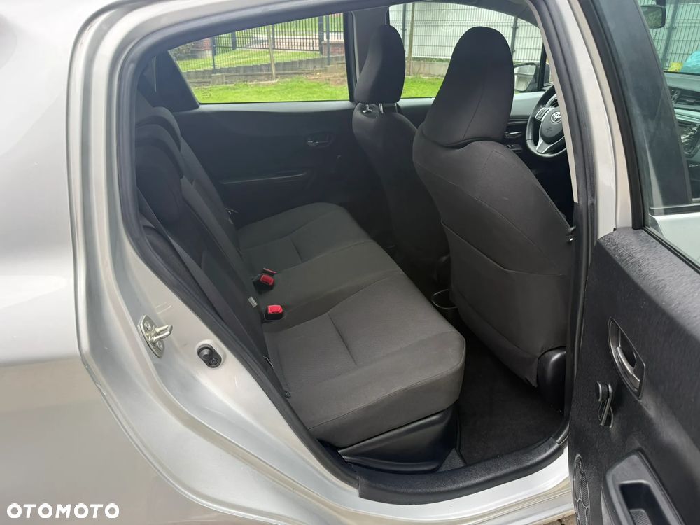Toyota Yaris Hybrid 100 Premium - 10