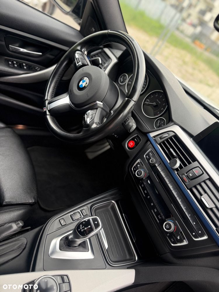 BMW Seria 3 328i xDrive - 36