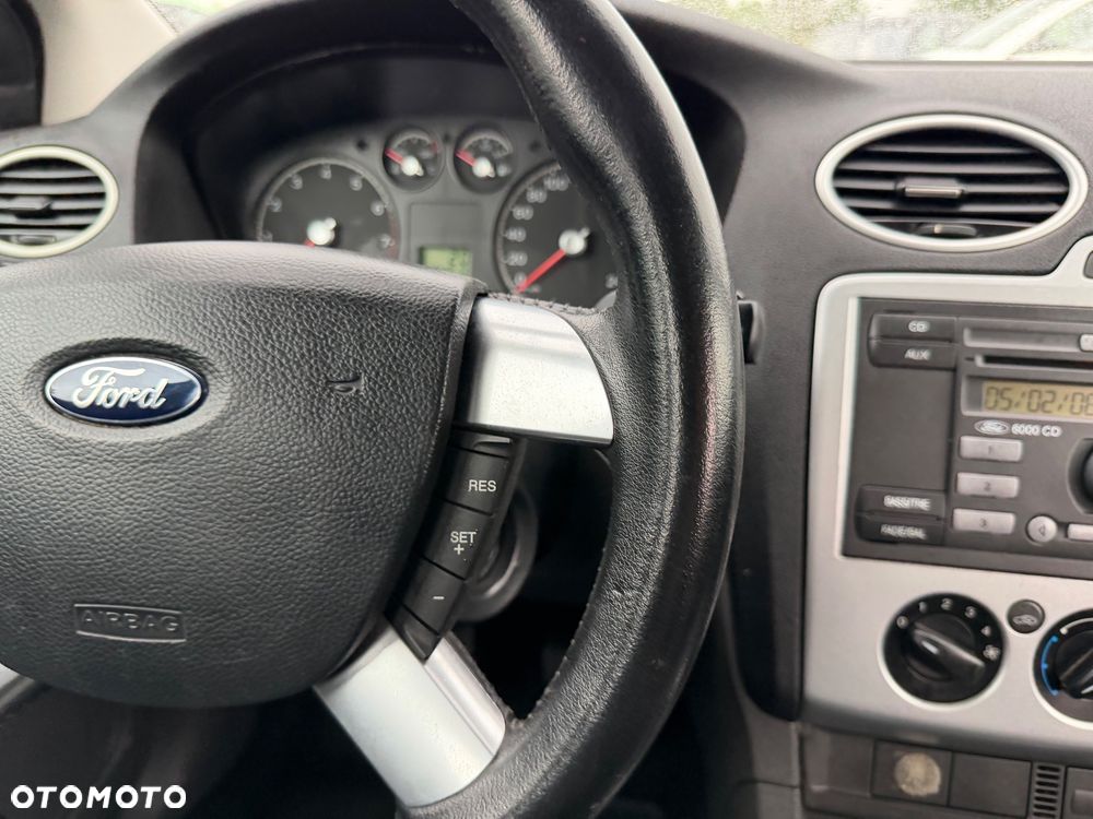 Ford Focus 1.6 16V Trend - 23