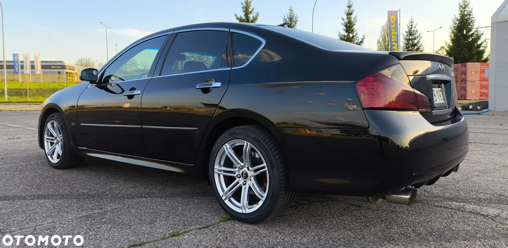 Infiniti M - 4