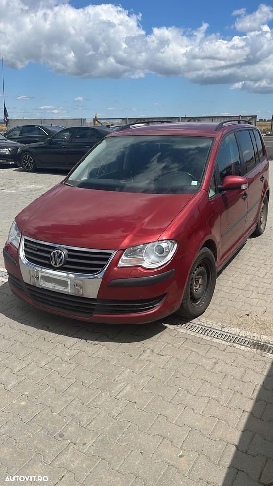 Dezmembram Volkswagen Touran 1.9 BLS din 2009 - 1