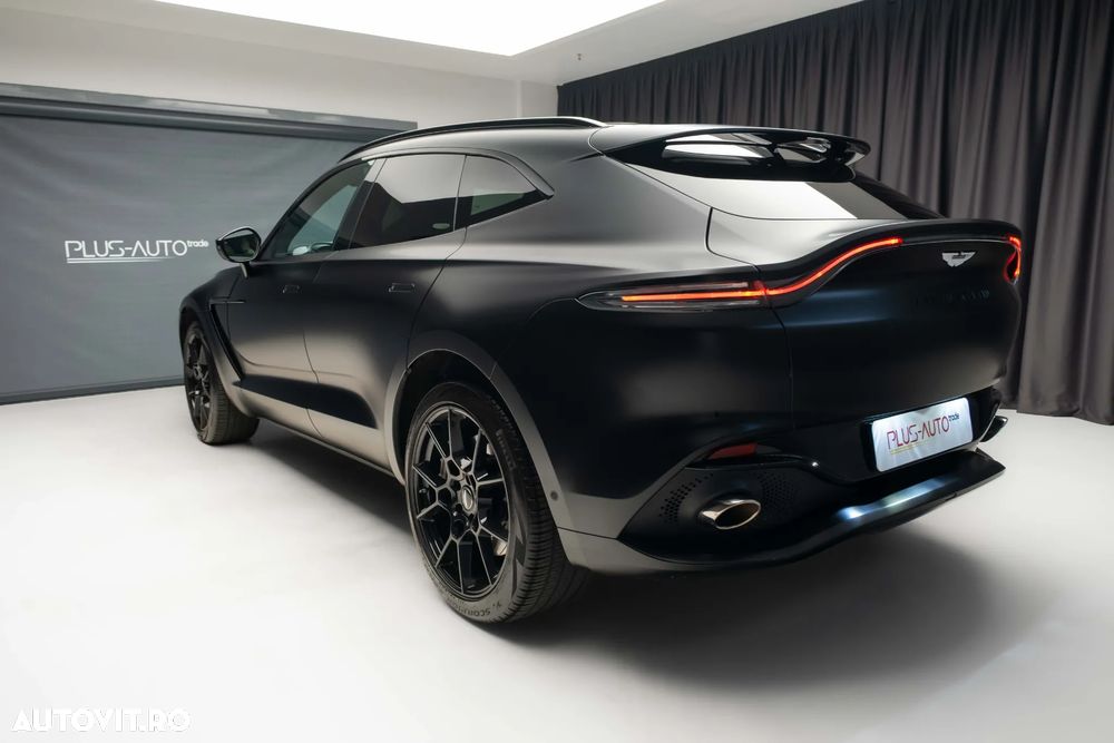 Aston Martin DBX - 5