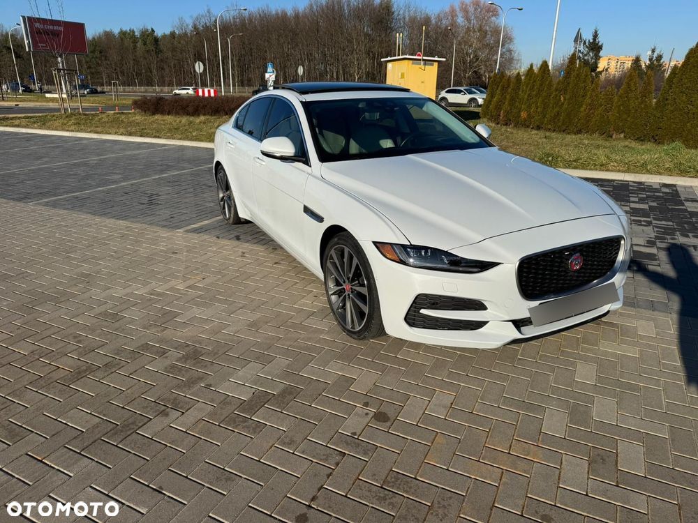 Jaguar XE - 24