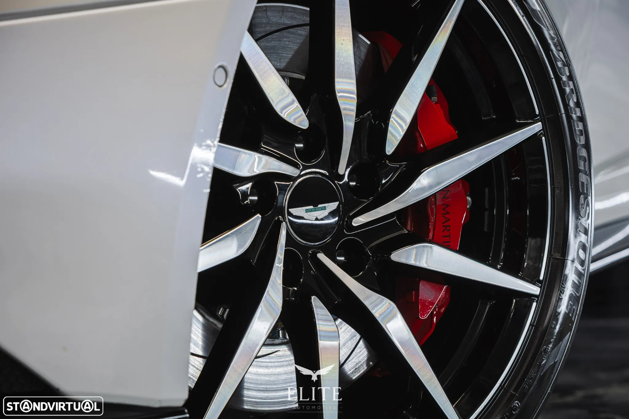 Aston Martin DB11 Coupé V12 Launch Edition - 5