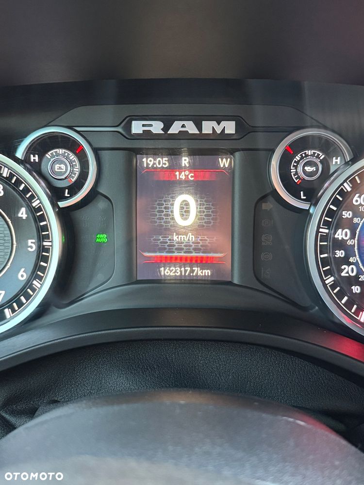 RAM 1500 5.7 Crew Cab Bighorn - 4