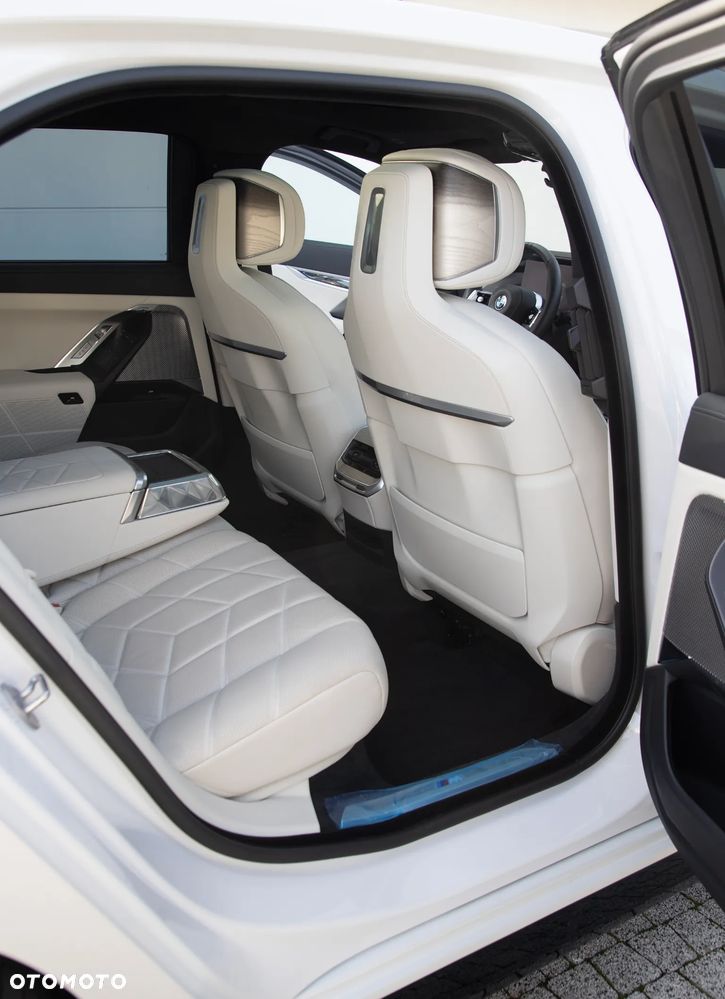 BMW Seria 7 - 24