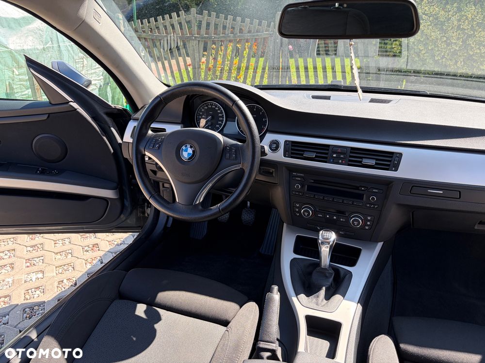 BMW Seria 3 320i - 16