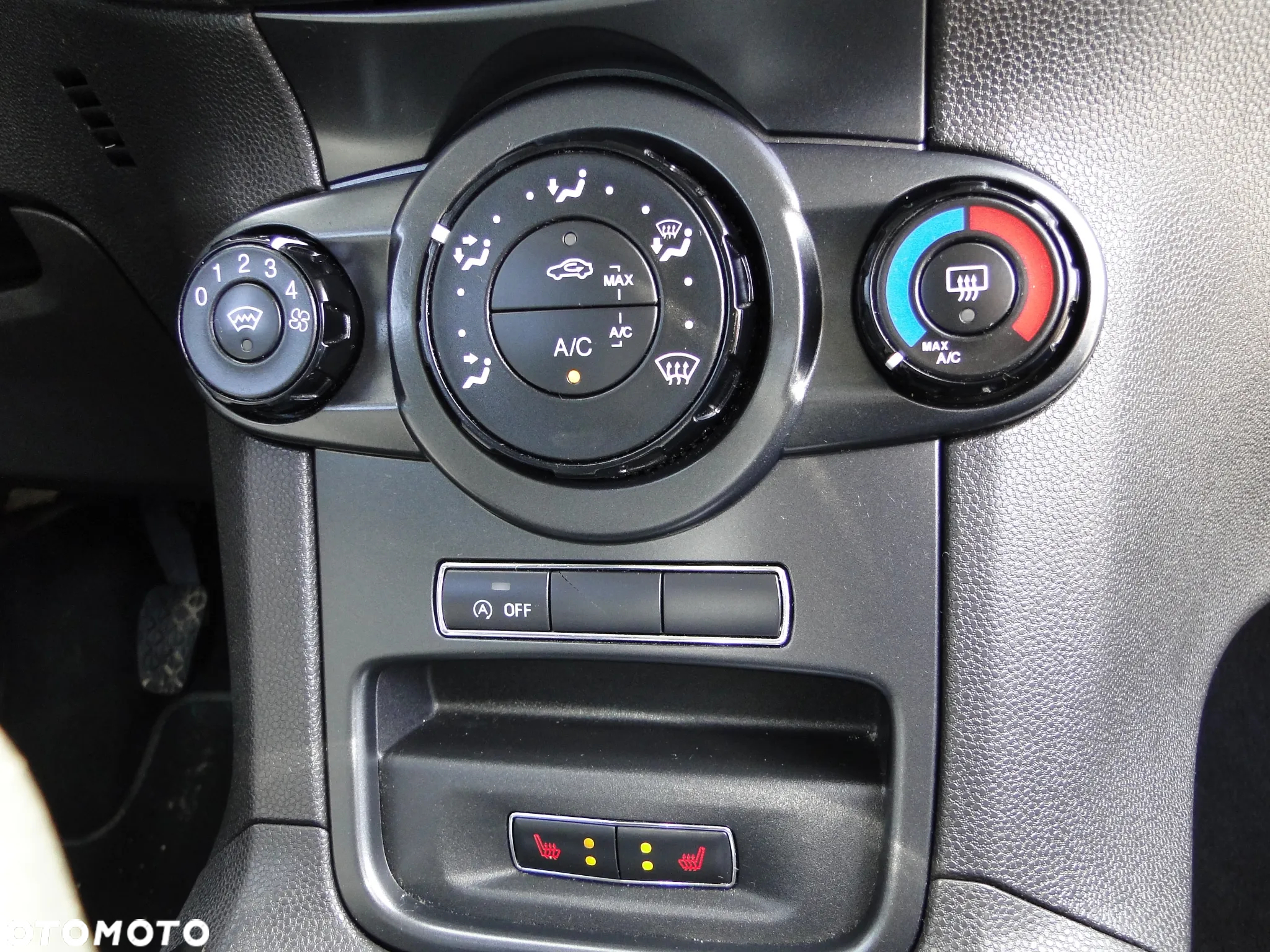 Ford Fiesta - 25