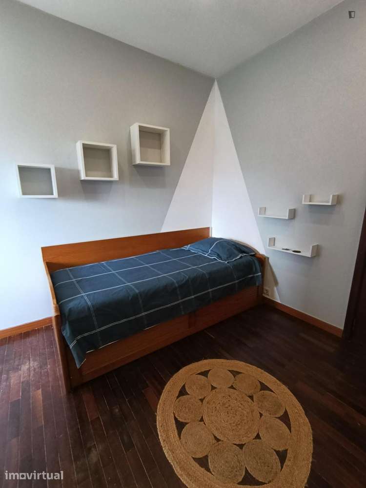 Quarto - localizado em Alta de Santa Clara Coimbra - Grande imagem: 2/14