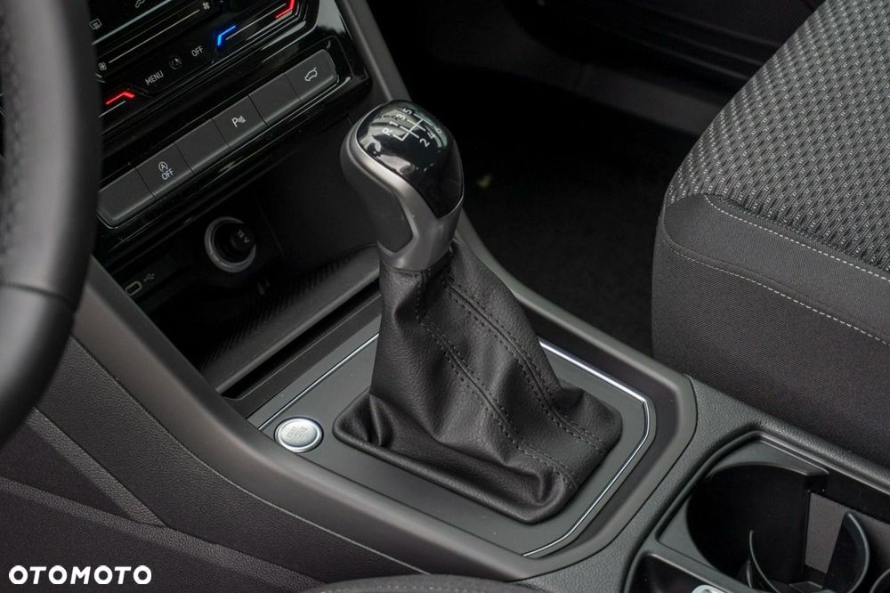 Volkswagen Touran - 12