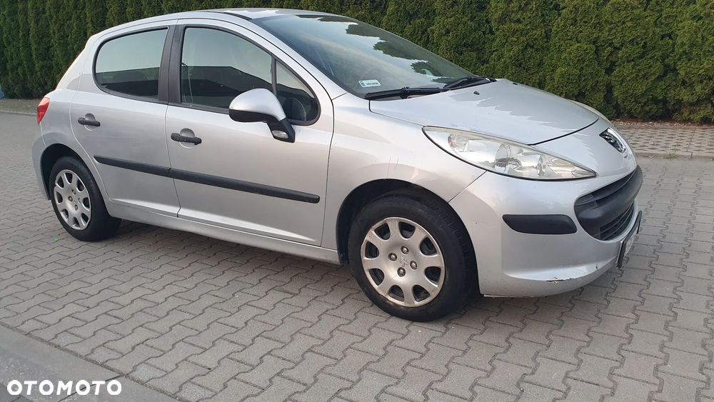 Peugeot 207 - 1