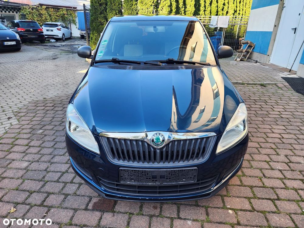 Skoda Fabia 2012 photo 3