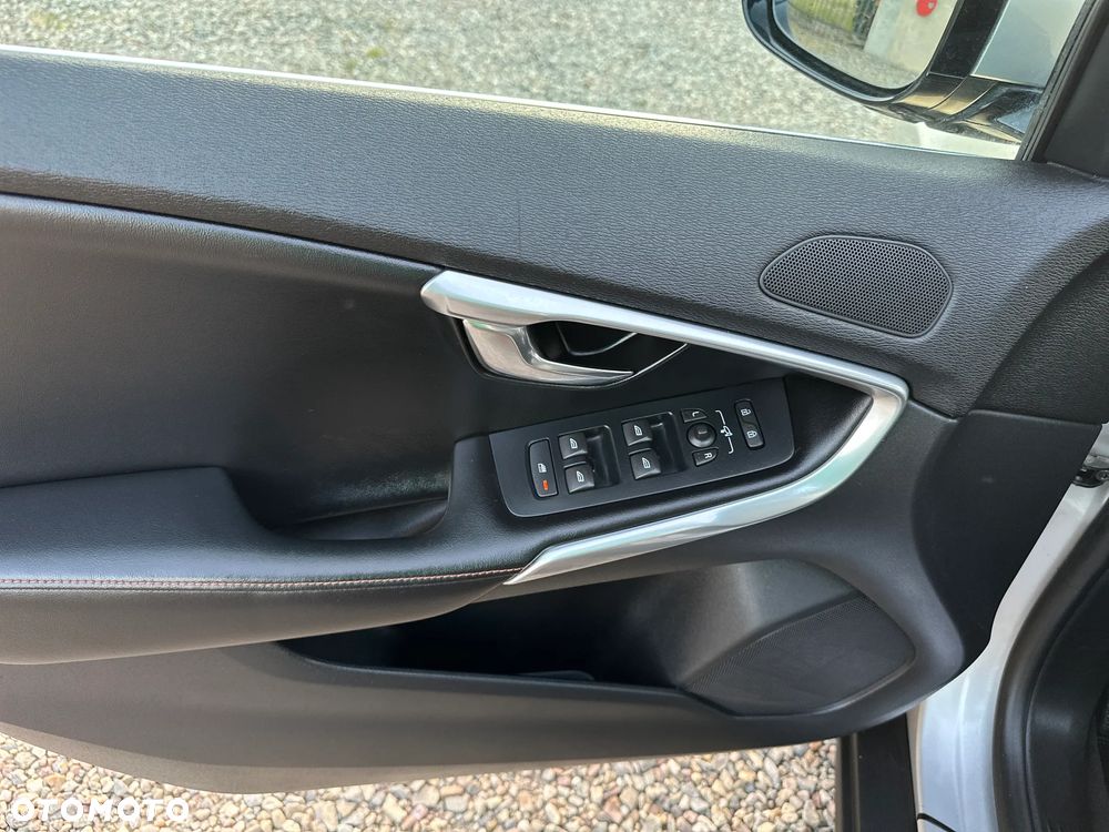 Volvo V40 Cross Country D2 Drive-E Ocean Race - 35