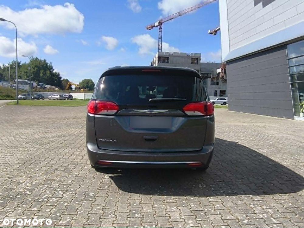Chrysler Pacifica - 3