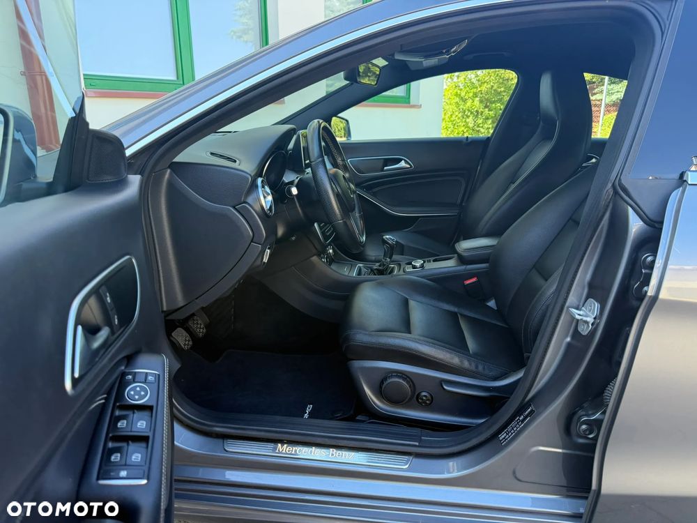 Mercedes-Benz CLA 180 BlueEffICIENCY Edition - 27