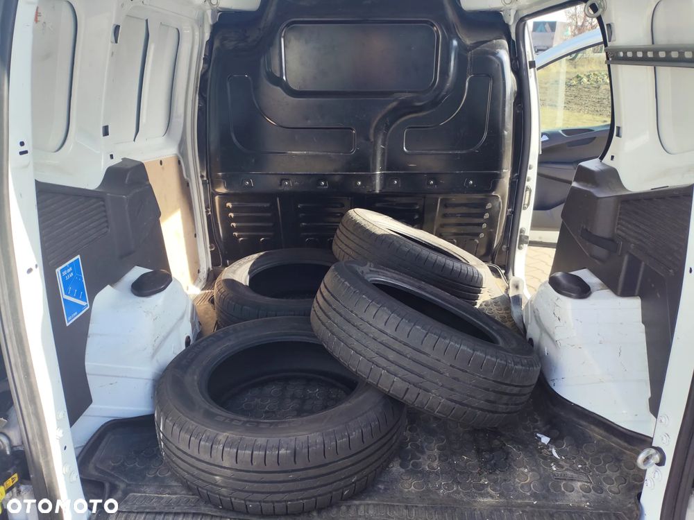 Ford Transit Courier - 10