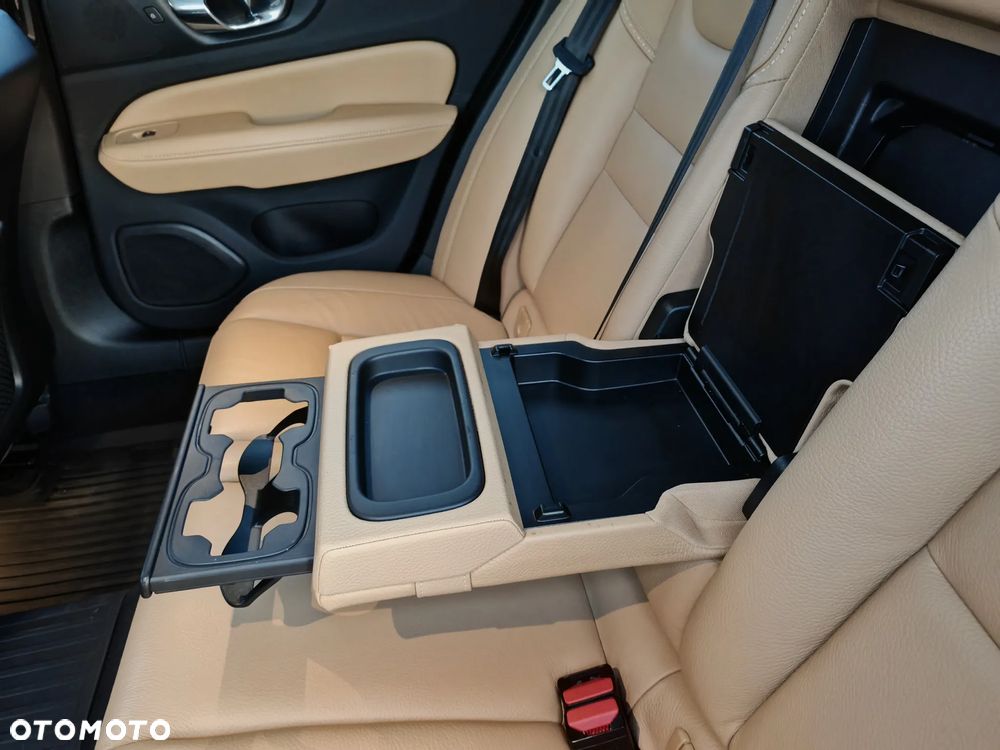 Volvo V60 Cross Country T5 AWD Geartronic Pro - 24