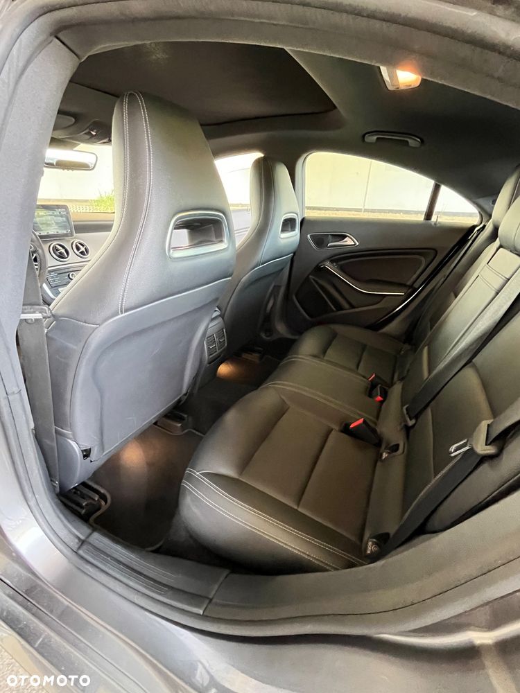 Mercedes-Benz CLA 250 4-Matic AMG Line - 23