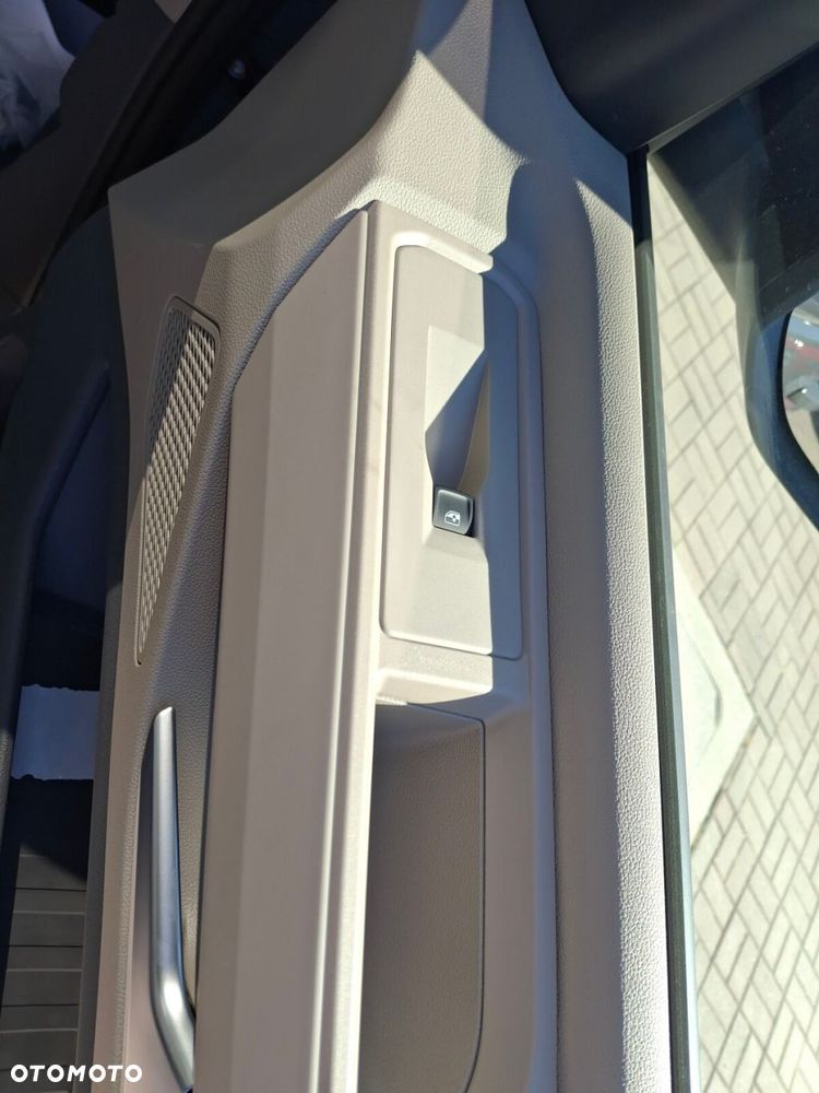 Volkswagen Multivan - 28