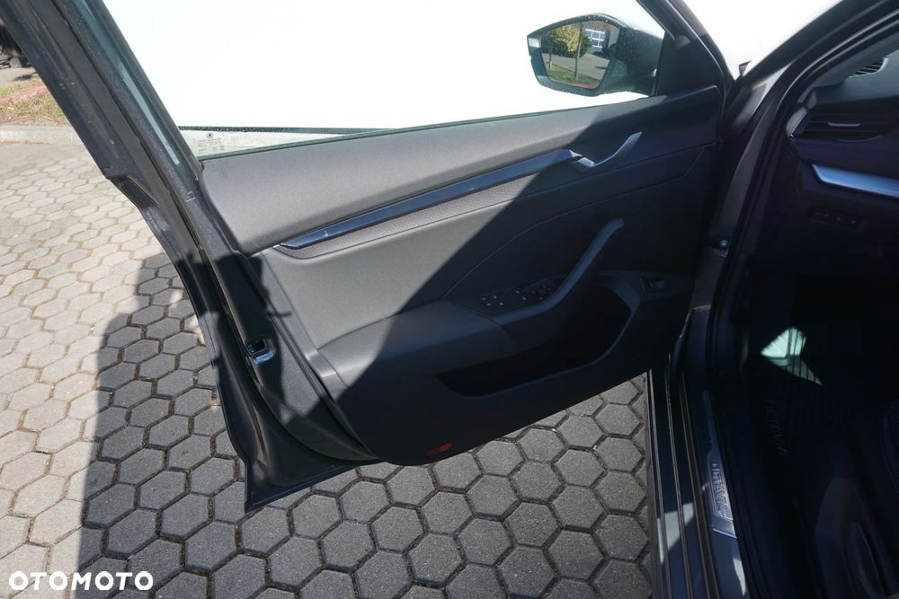 Skoda Octavia 1.5 TSI mHEV Selection DSG - 9