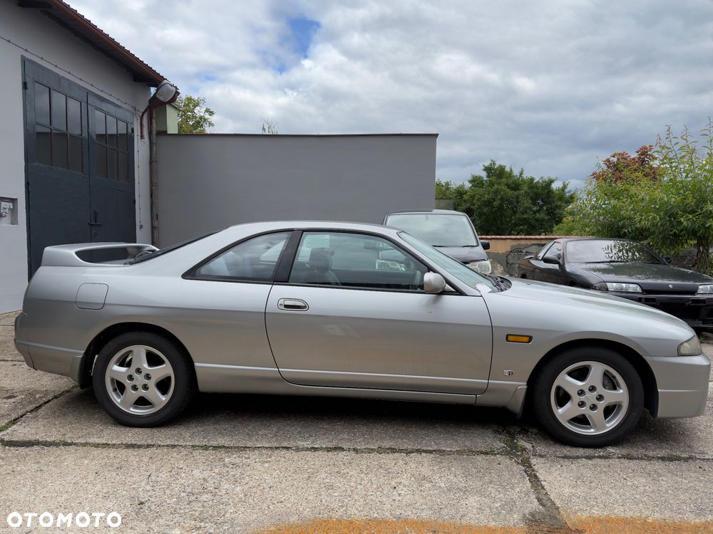 Nissan Skyline - 2