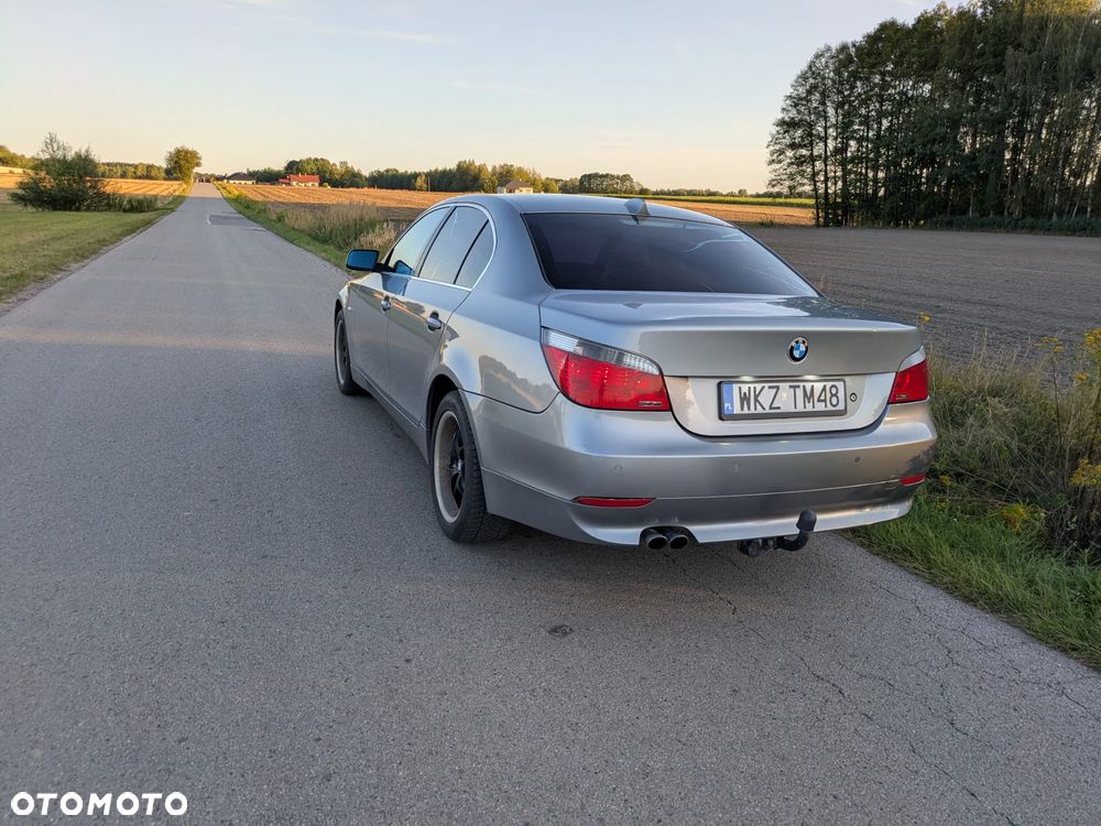 BMW Seria 5 525i - 4