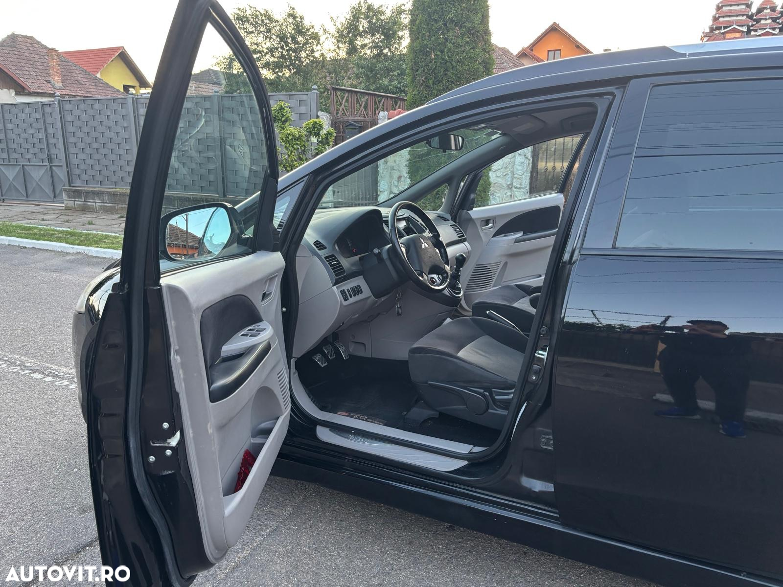 Mitsubishi Grandis 2.0 DI-D 7-Sitzer Intense - 6