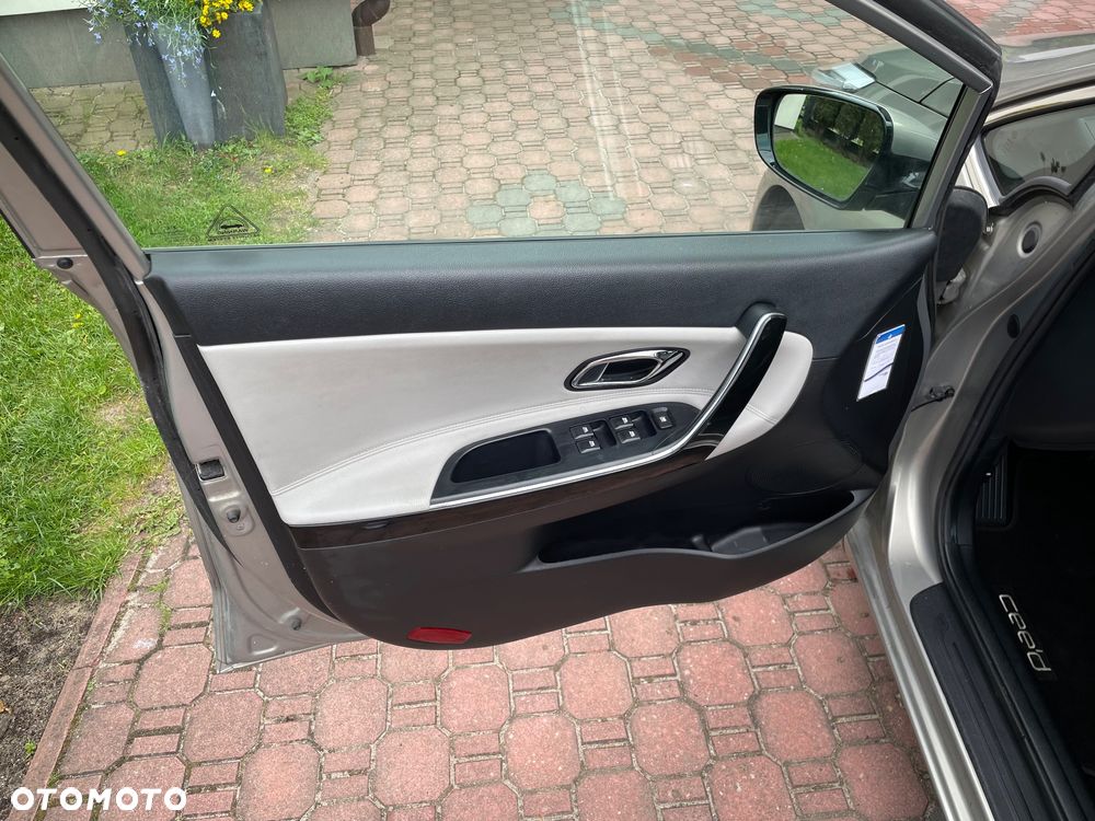 Kia Ceed - 14