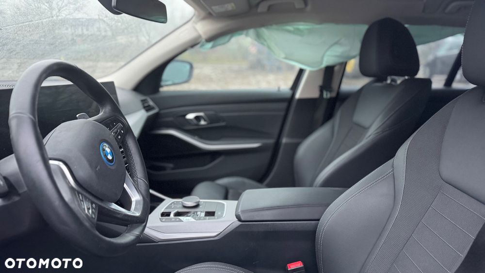 BMW Seria 3 320e PHEV sport - 17