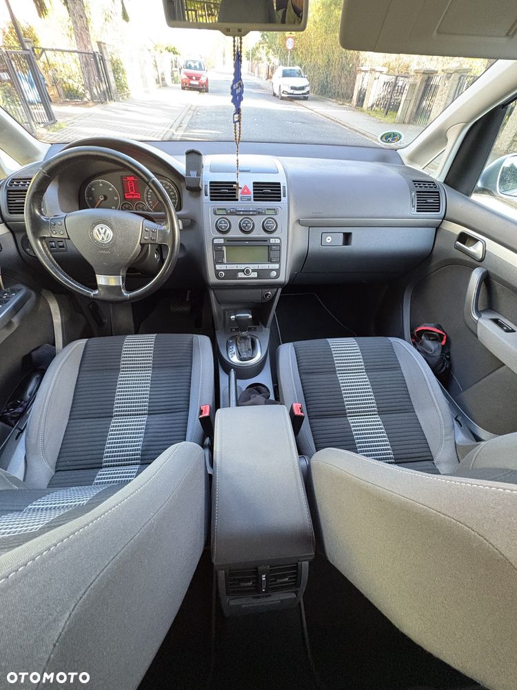 Volkswagen Touran - 5