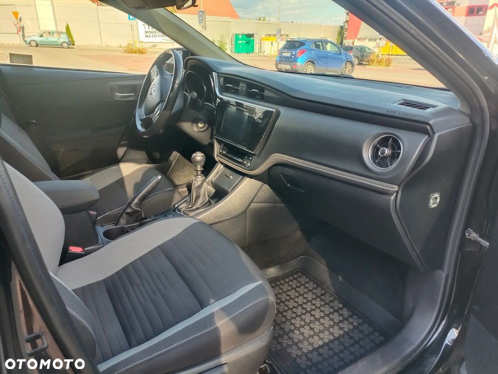 Toyota Auris 1.6 Premium Comfort - 5
