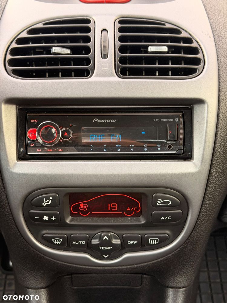 Peugeot 206 - 22