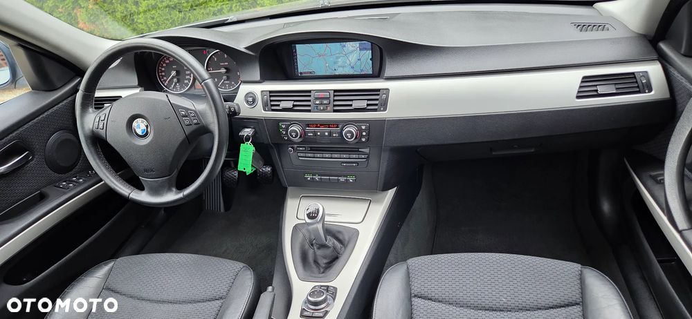BMW Seria 3 320d - 23